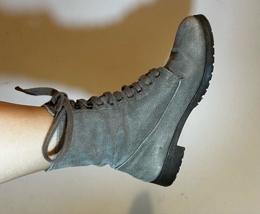 Ghete de primavară cu șireturi