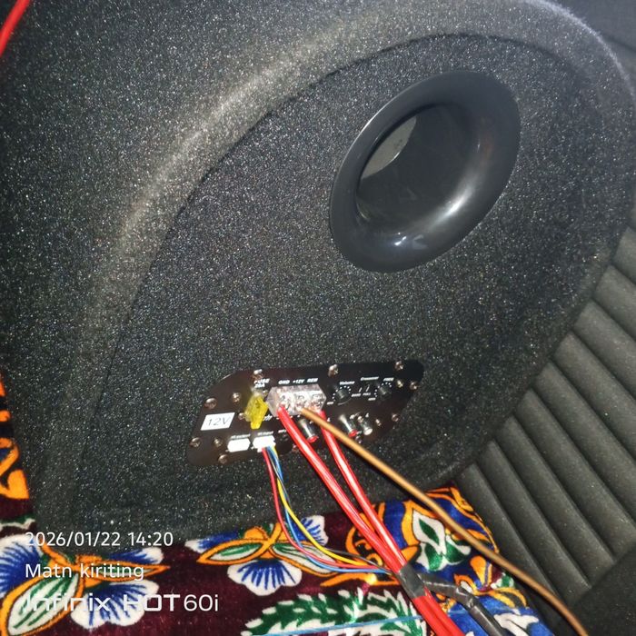 Kendoos sambufer 12 dyum eng kattasi usliteri oʻzinda kabeli bor yangi