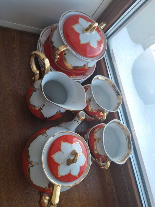 Сервиз "Красные бутоны" раритет