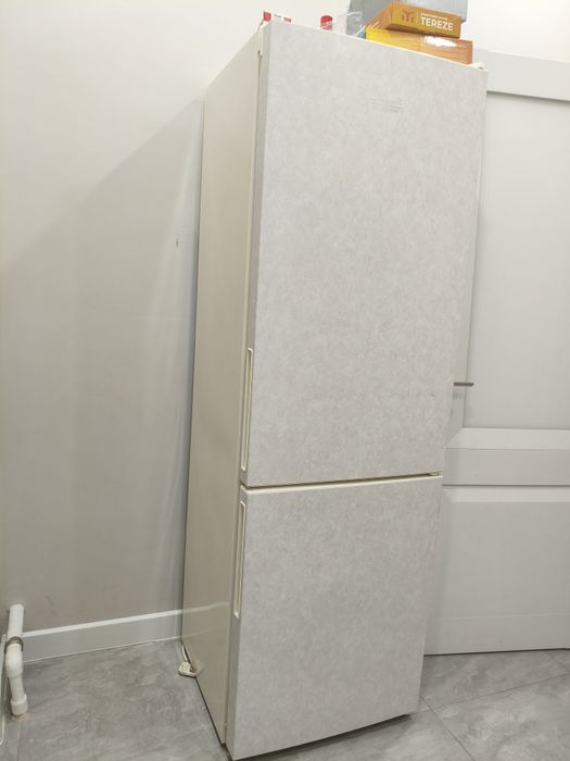 Продам холодильник Ariston