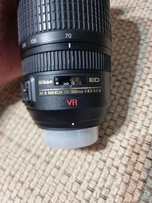 Set Foto Complet Nikon D7000 cu 2 Obiective, Bliț și Geantă