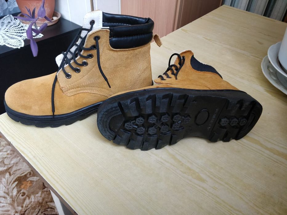 Продам новые ботинки 41размер