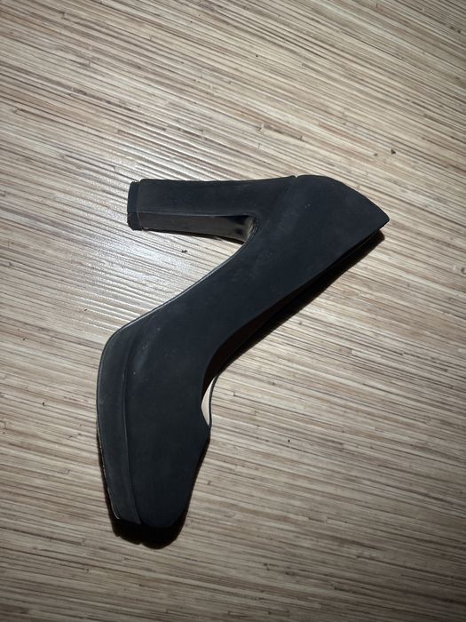 Туфли закрытые на каблуке