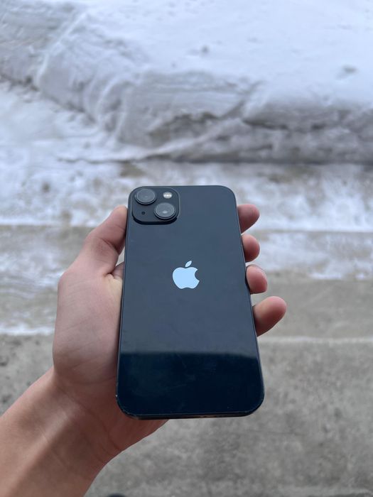 iPhone 13 б/у синего цвета