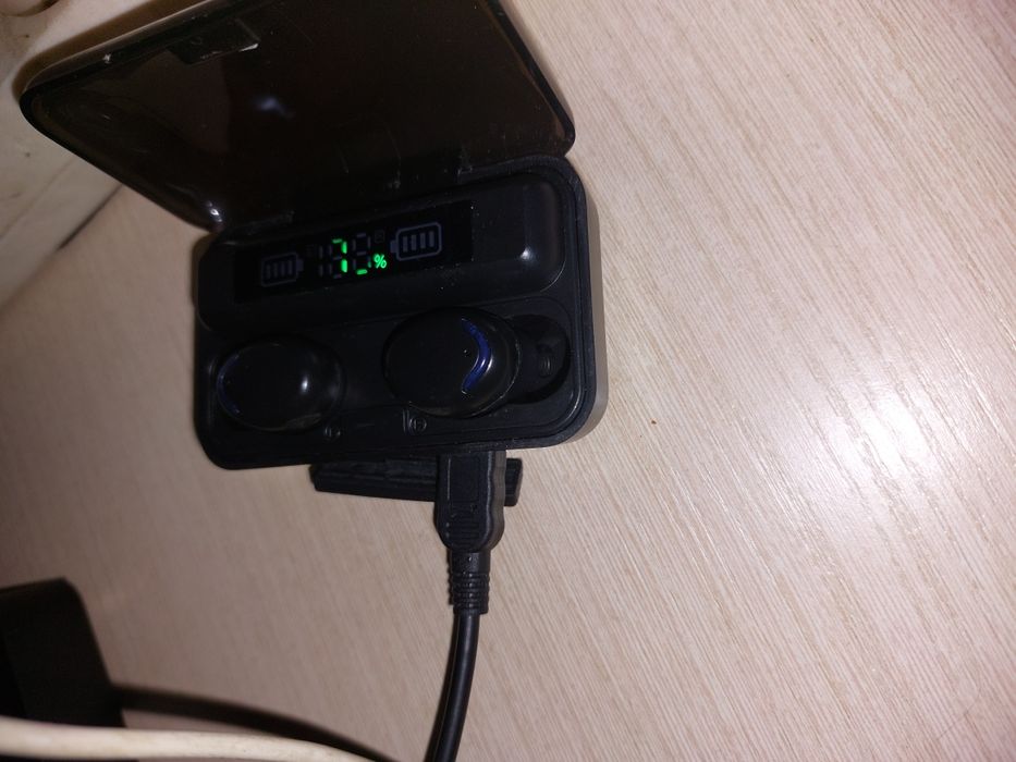 Продам три пары наушников