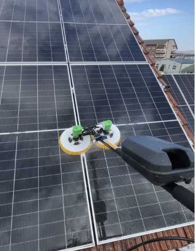 Spalare panouri fotovoltaice/geamuri/jaluzele exterioare/cupole/fatade