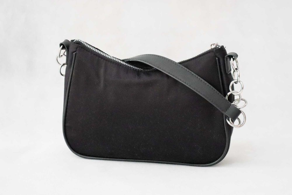 Малка черна дамска чанта от плат H&M