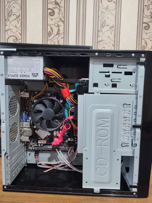 Kompyuter Keysi sotiladi