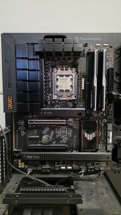 Ryzen 9800x3D със Дъно Tuf B650