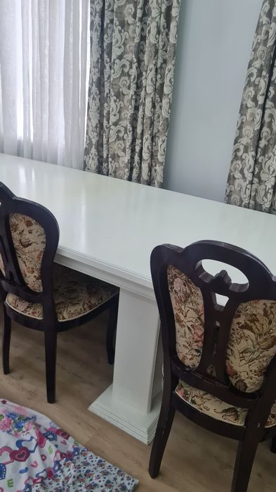 Стол для гостинной