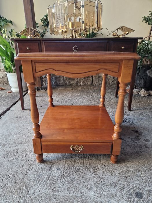 Уникална антикварна дизайнерска шведска масичка масив