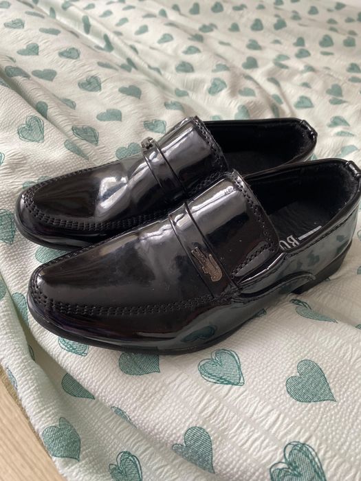 Отдам даром детские туфли для мальчика