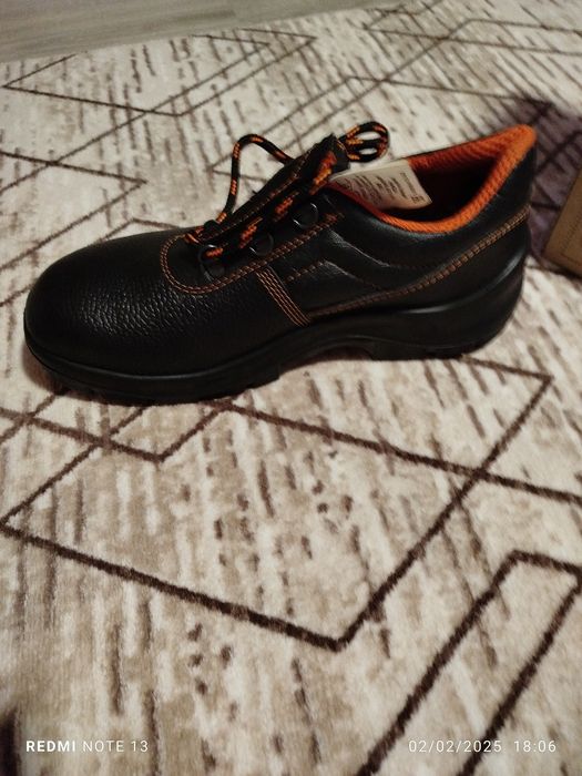 Работни обувки чисто нови 41 номер