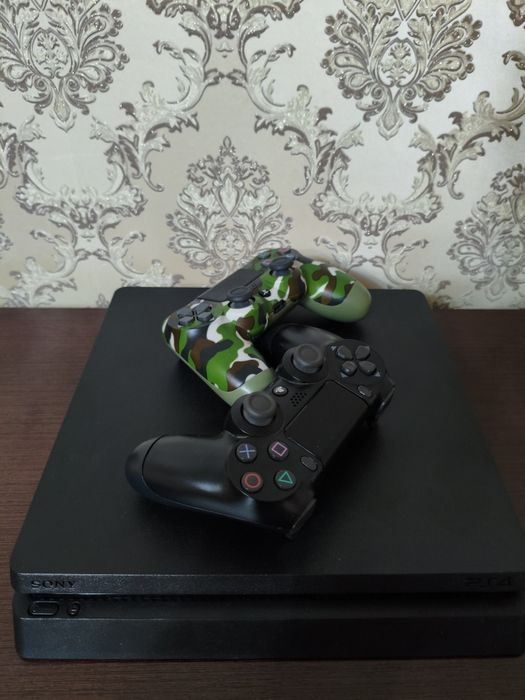 PlayStation 4 Slim 500Gb в комплекте 2 геймпада