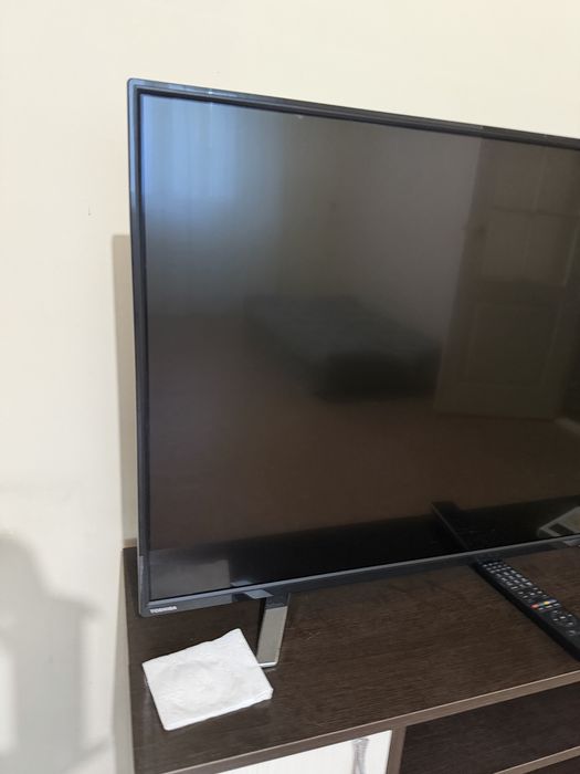 Телевизор Toshiba с тумбой