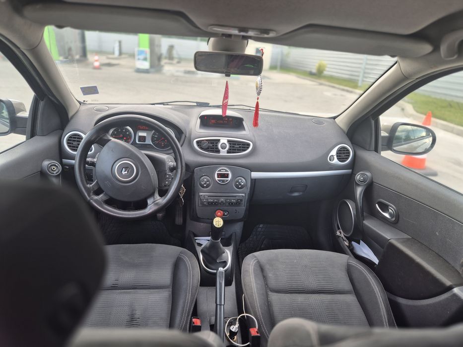 Vând Renault Clio