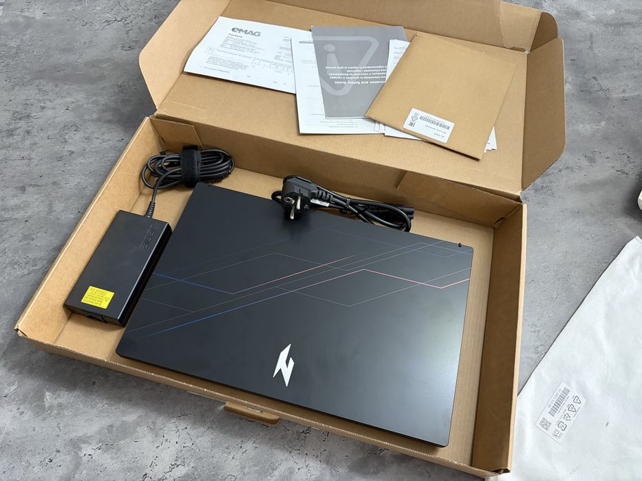 Acer Nitro V15 (Gaming) i9/1T ssd/8gb Video/32gb ram