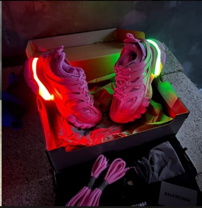 Vând adidași Balenciaga Track cu led/fara