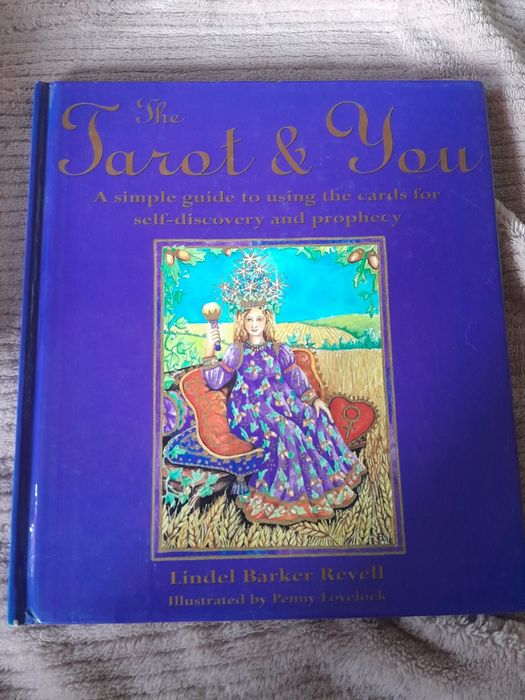 RARA Manual complex de TAROT superbe ilustratii color ed lim cartonata
