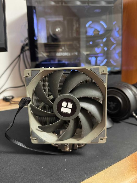 AMD Ryzen 7 5700X3D, in GARANTIE! ofer gratuit cooler pe aer.