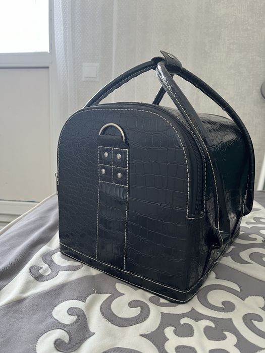 Продам чемодан для косметики/маникюрный