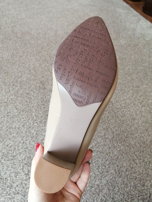 Продавам дамски обувки