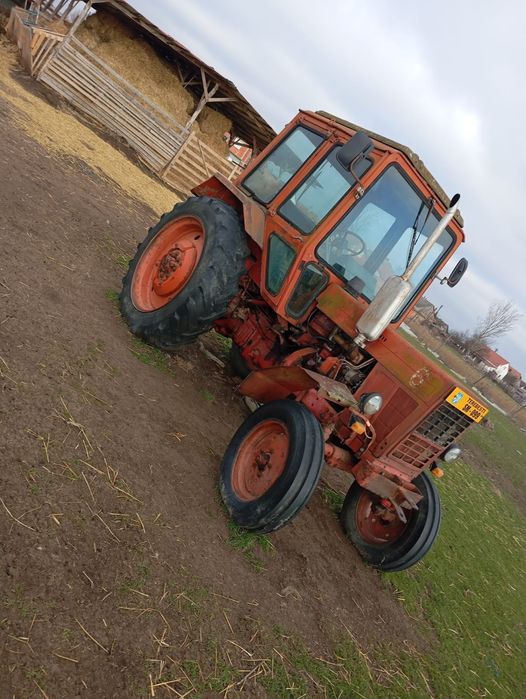 Tractor Belarus 80 și remorca.