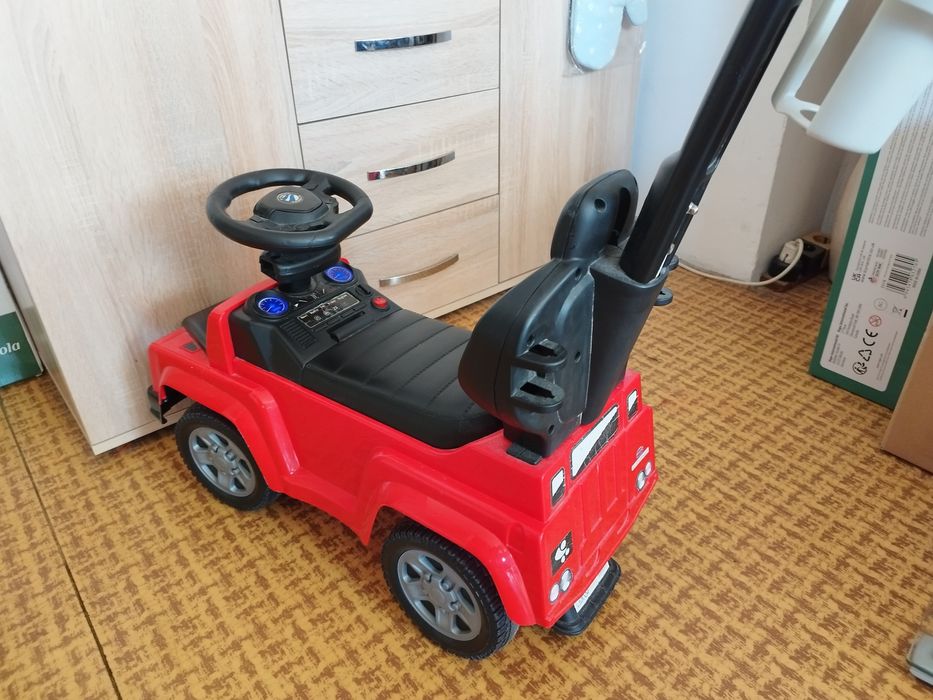 Детска кола за бутане с родителски контрол