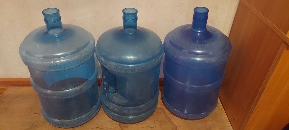 Продам бутыли 19 л б/у