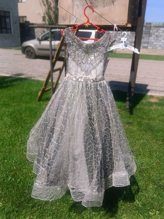 Продам детское платье на выход