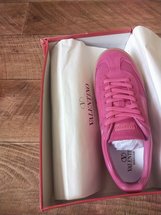 Продам крассовки от VALENTINO GARAVANI