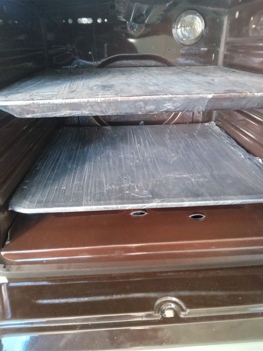 Продаётся газ плита Гефест