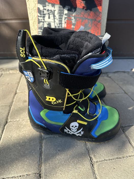 Placa snowboard si boots Deeluxe