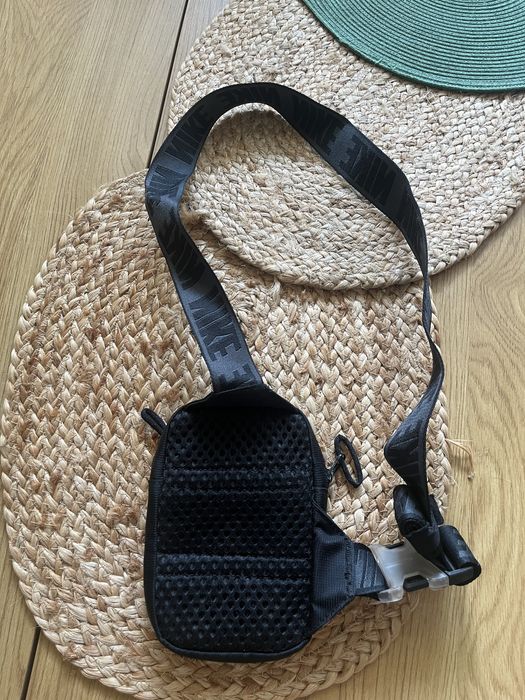 Чанта на Nike не се произвежда.