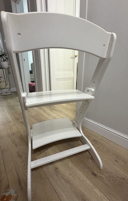 Растущий стул из дерева