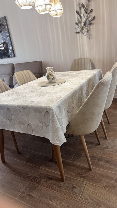 Чисто нова Трапезна маса