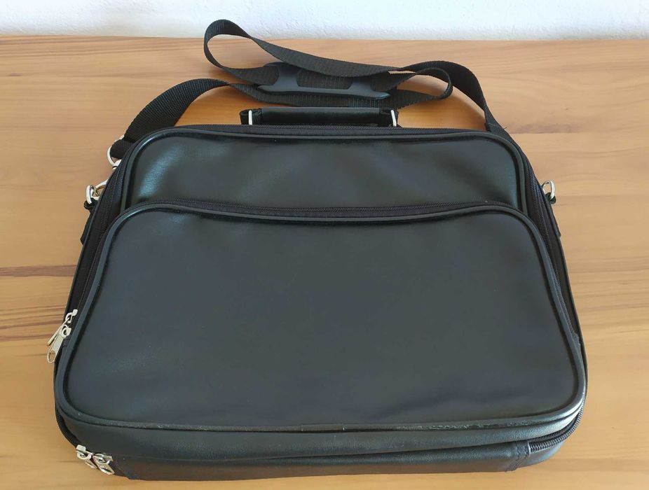 Чанта за лаптоп от еко кожа