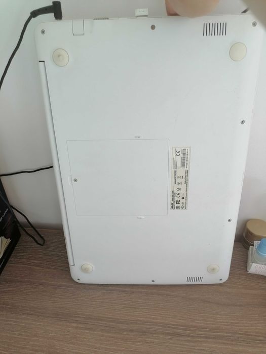 Продавам лаптоп Asus
