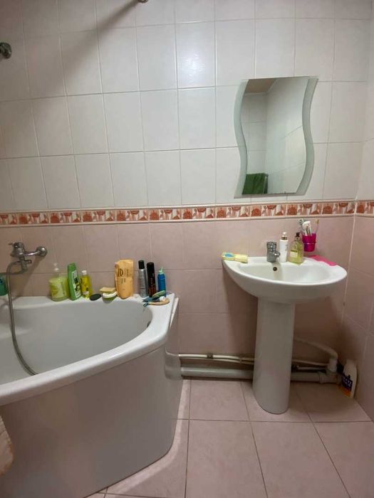 продам 2 комн кв в районе 6 школы