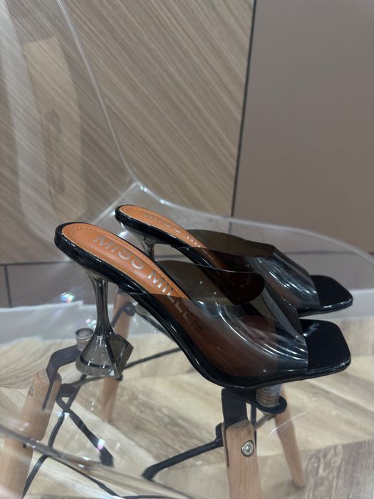 Летние открытые черные туфли