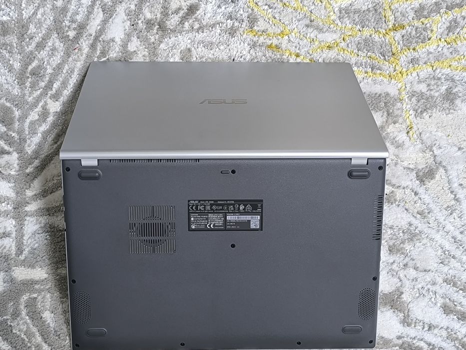 Asus Noutbook sotiladi