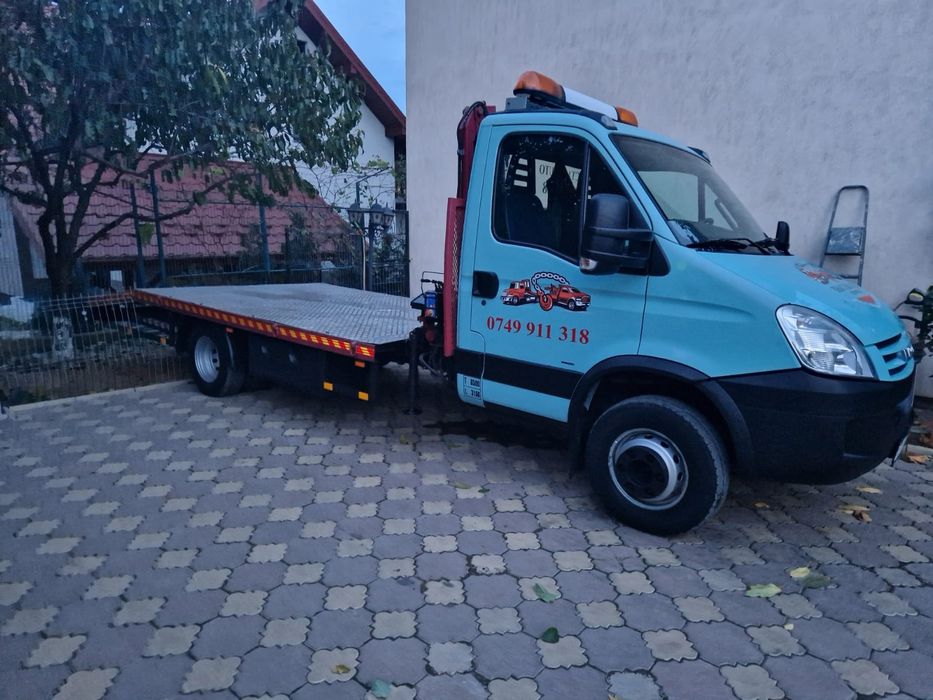 Platforma Iveco cu macara și troliu