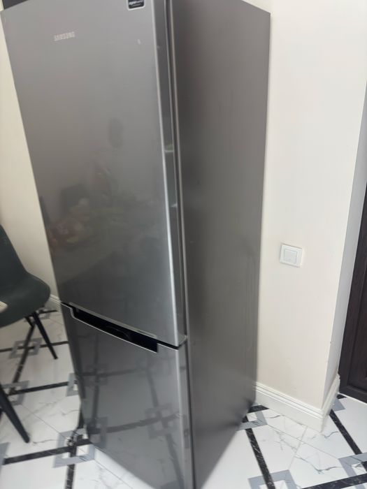 Холодильник Samsung