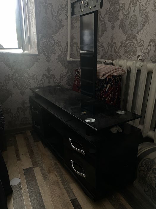 Televizor uchun (TV tumba) yaxshi xolatda