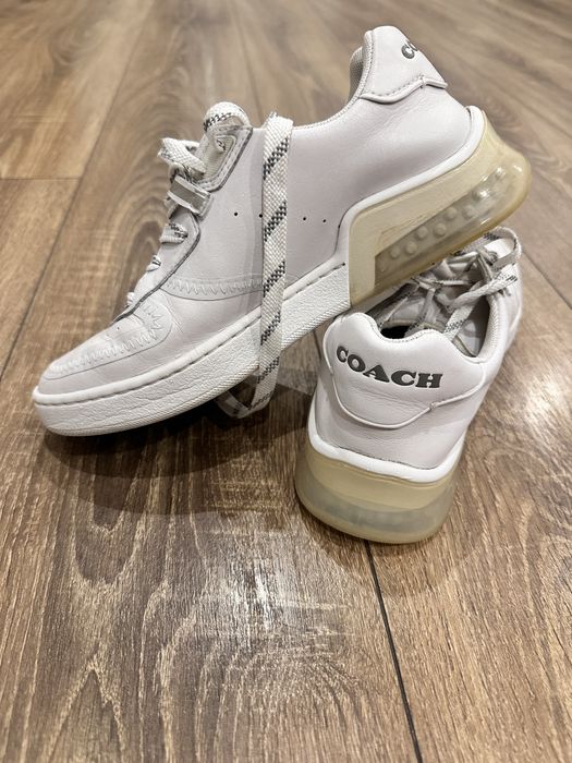 Бели кецове coach