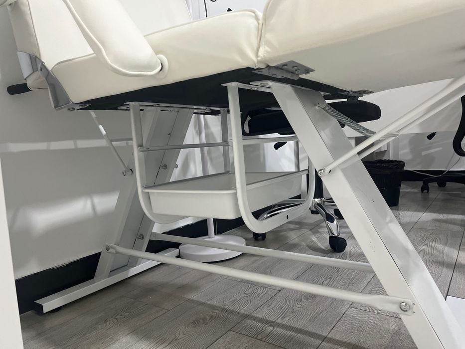 Кушетка косметологоческий