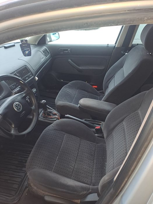 Se vinde masina in stare buna