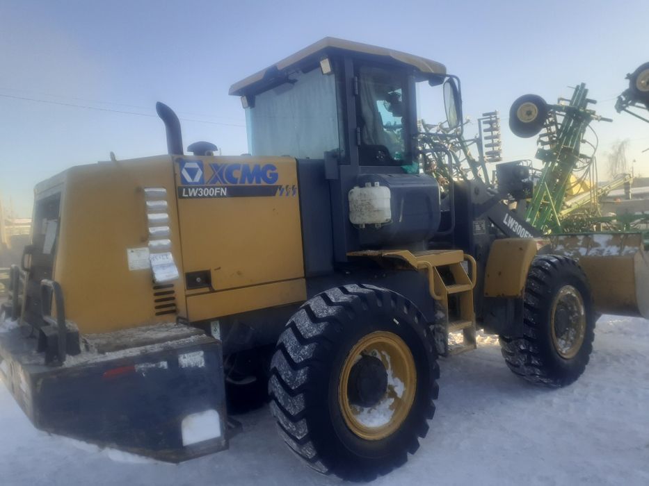 Продам фронтальный погрузчик