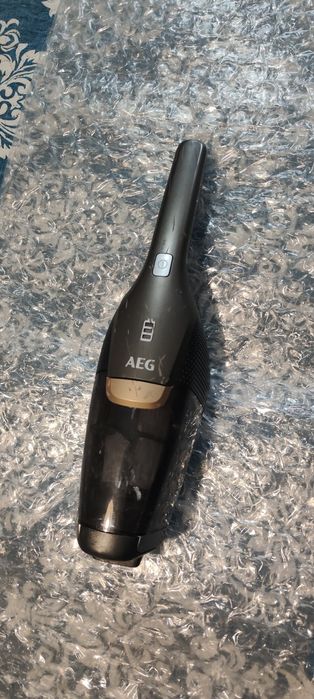 Безжична вертикална Прахосмукачка AEG без зарядно