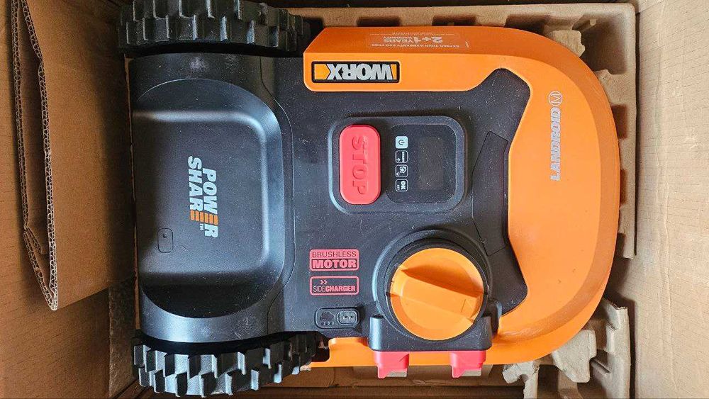 Косачка-робот WORX LANDROID WR130E 300 м2